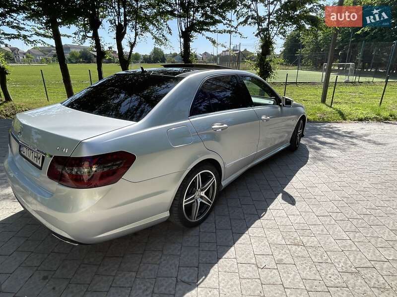 Седан Mercedes-Benz E-Class 2009 в Львове