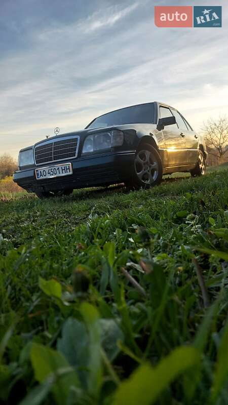 Седан Mercedes-Benz E-Class 1995 в Виноградове