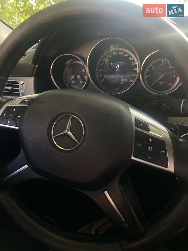 Седан Mercedes-Benz E-Class 2015 в Николаеве