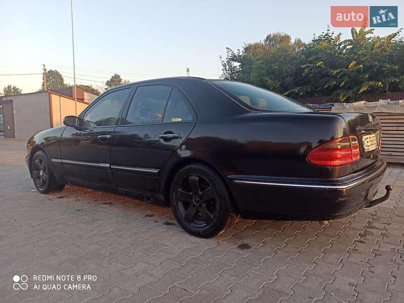 Седан Mercedes-Benz E-Class 2000 в Вижниці