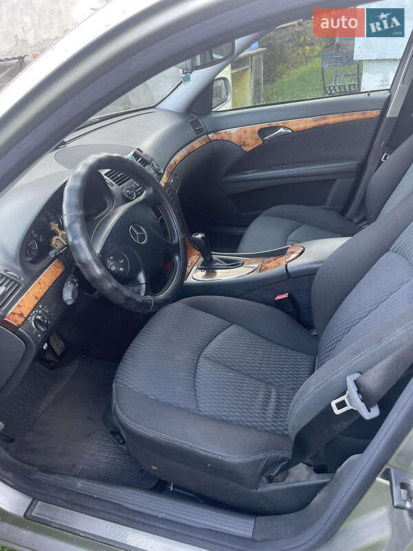Седан Mercedes-Benz E-Class 2005 в Тячеве