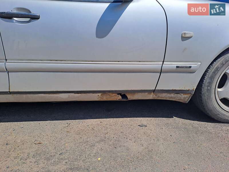 Седан Mercedes-Benz E-Class 1999 в Миколаєві