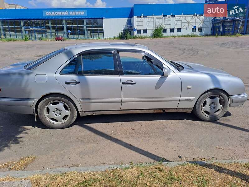 Седан Mercedes-Benz E-Class 1999 в Миколаєві