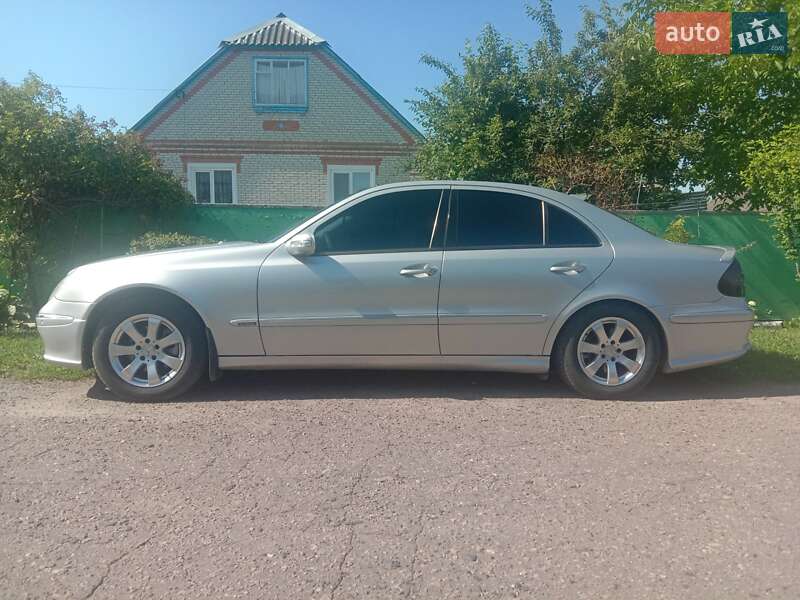 Седан Mercedes-Benz E-Class 2002 в Гадяче