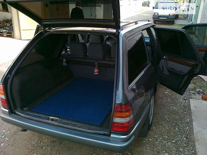 Mercedes-Benz E-Class 1994