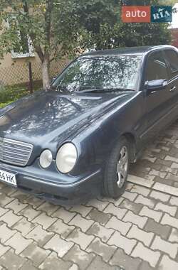 Седан Mercedes-Benz E-Class 2000 в Звягеле