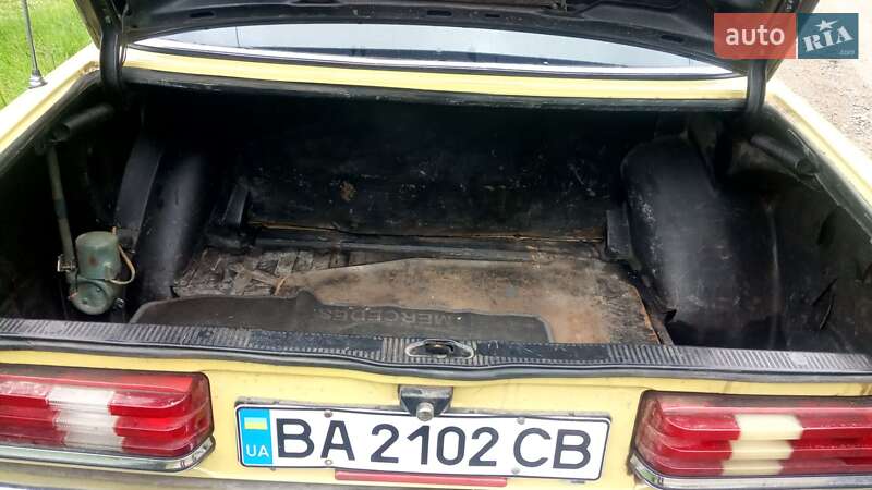 Седан Mercedes-Benz E-Class 1978 в Вільшанці
