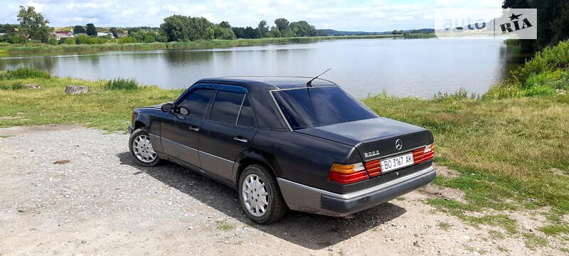 Седан Mercedes-Benz E-Class 1991 в Шумске