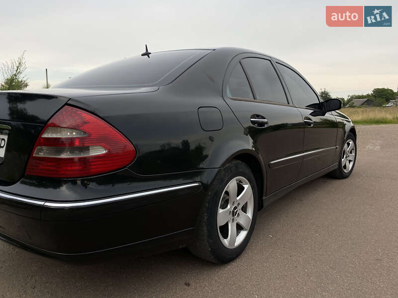 Седан Mercedes-Benz E-Class 2002 в Долині