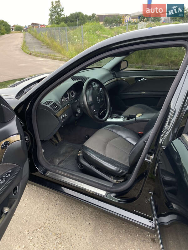 Седан Mercedes-Benz E-Class 2002 в Долині