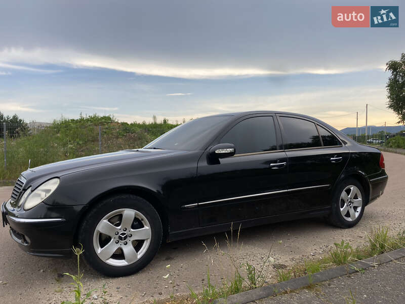 Седан Mercedes-Benz E-Class 2002 в Долині