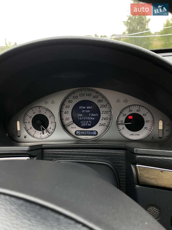 Седан Mercedes-Benz E-Class 2002 в Долині