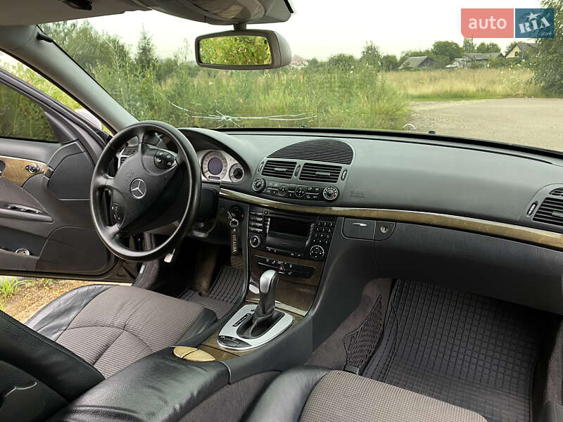 Седан Mercedes-Benz E-Class 2002 в Долині