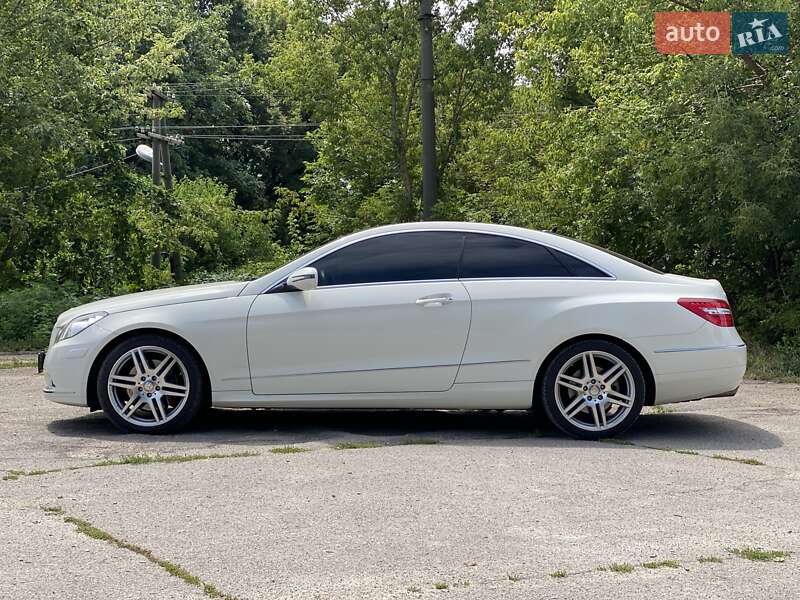 Купе Mercedes-Benz E-Class 2010 в Запорожье