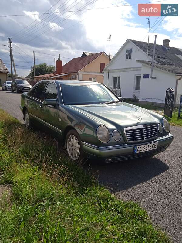 Седан Mercedes-Benz E-Class 1996 в Луцке