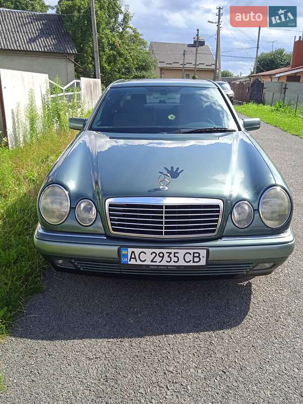 Седан Mercedes-Benz E-Class 1996 в Луцке