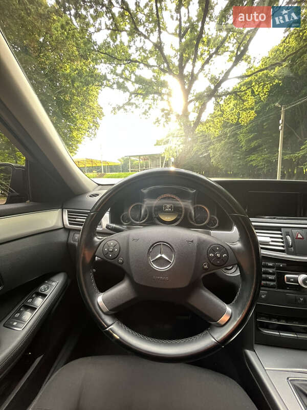 Седан Mercedes-Benz E-Class 2011 в Львові