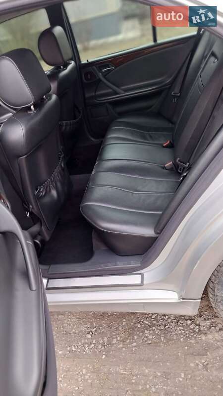 Седан Mercedes-Benz E-Class 2002 в Черновцах