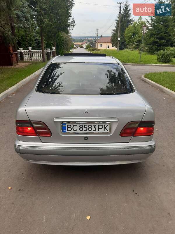 Седан Mercedes-Benz E-Class 2001 в Самборе