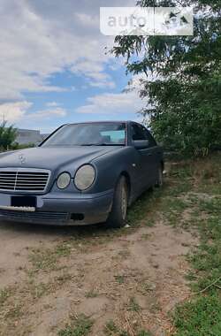 Седан Mercedes-Benz E-Class 1996 в Одессе