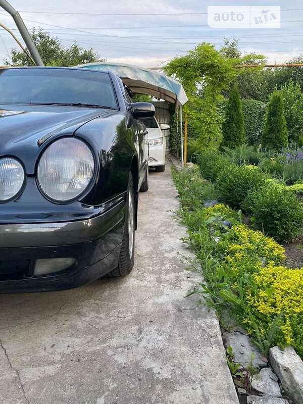 Седан Mercedes-Benz E-Class 2000 в Запорожье