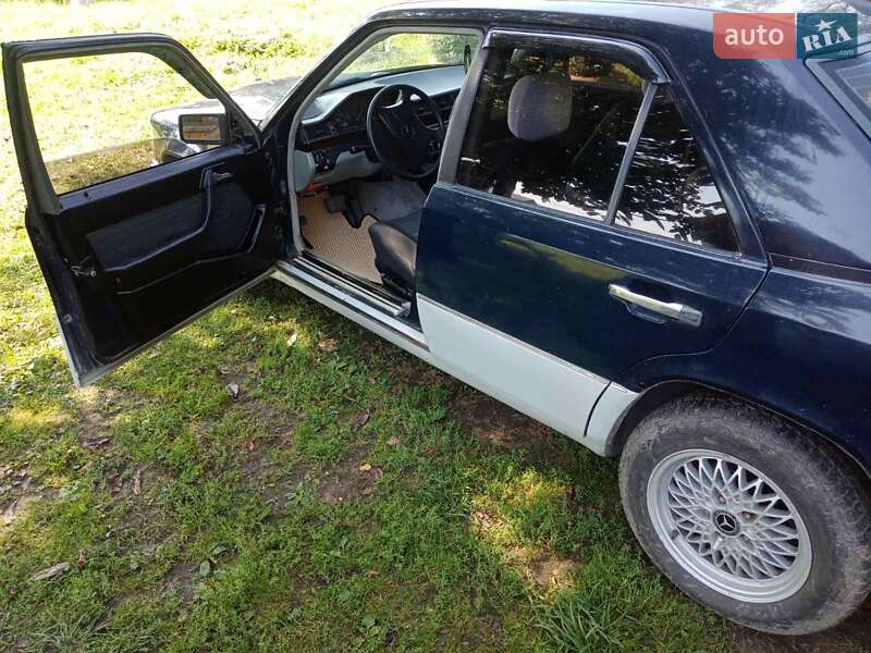 Седан Mercedes-Benz E-Class 1986 в Самборі