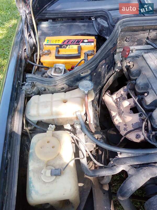 Седан Mercedes-Benz E-Class 1986 в Самборі