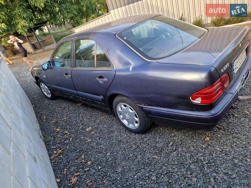 Седан Mercedes-Benz E-Class 1997 в Луцьку