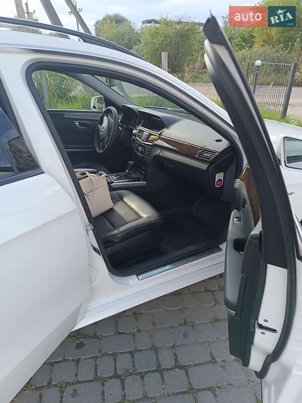 Универсал Mercedes-Benz E-Class 2011 в Львове