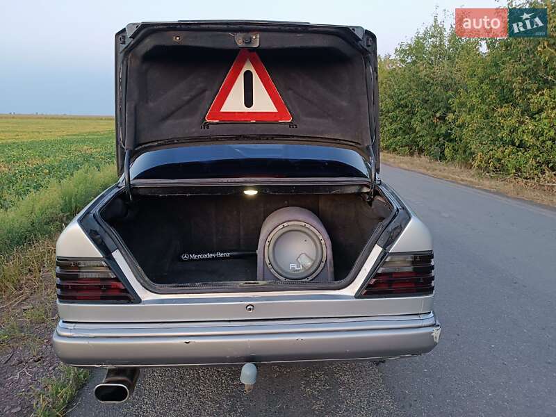Седан Mercedes-Benz E-Class 1993 в Малой Виске