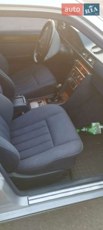 Седан Mercedes-Benz E-Class 1994 в Львові
