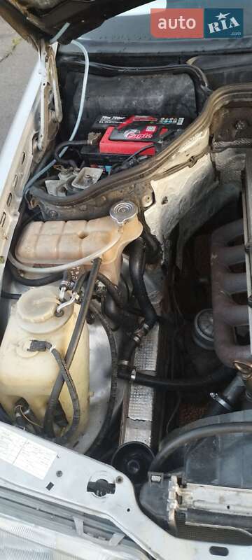 Седан Mercedes-Benz E-Class 1994 в Львові