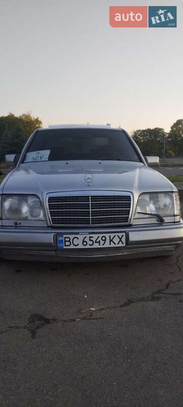 Седан Mercedes-Benz E-Class 1994 в Львові
