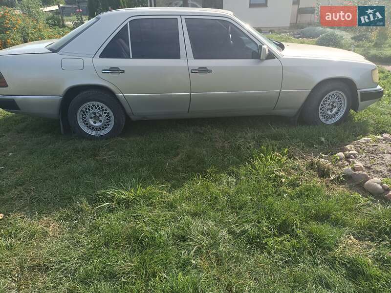 Седан Mercedes-Benz E-Class 1990 в Ковелі