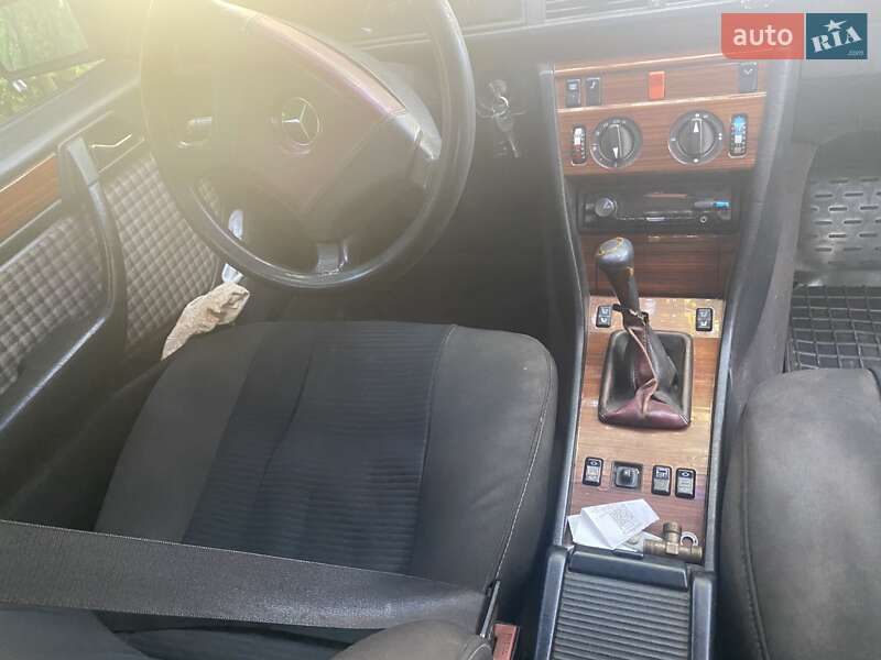 Седан Mercedes-Benz E-Class 1993 в Ужгороде