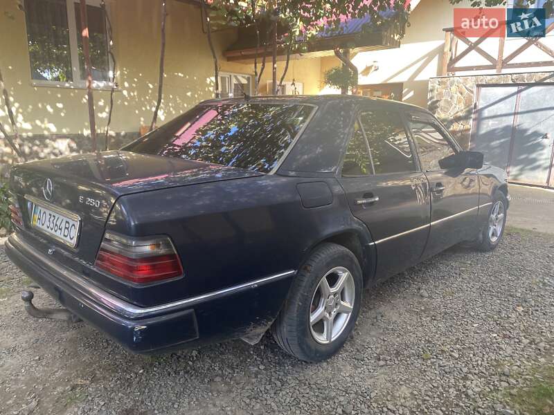 Седан Mercedes-Benz E-Class 1993 в Ужгороде