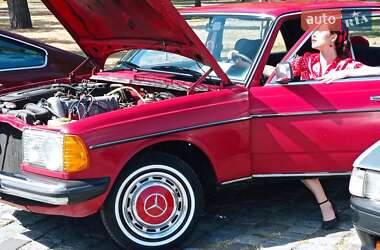 Седан Mercedes-Benz E-Class 1980 в Києві