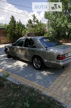 Седан Mercedes-Benz E-Class 1993 в Одессе