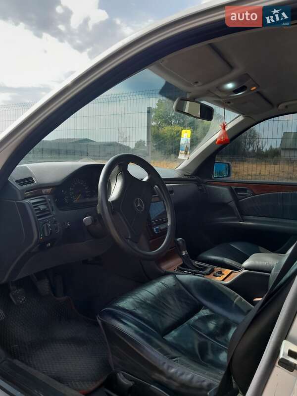 Седан Mercedes-Benz E-Class 1999 в Овручі