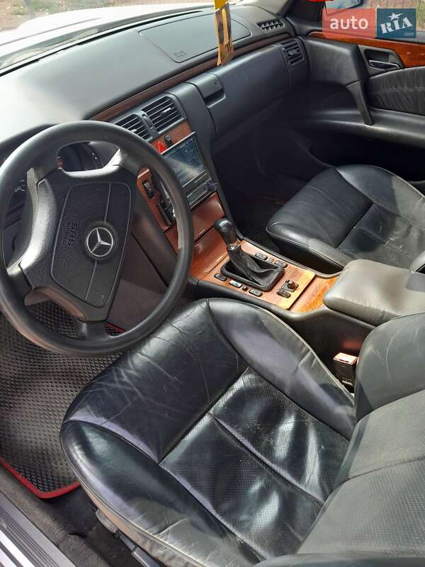 Седан Mercedes-Benz E-Class 1999 в Овручі