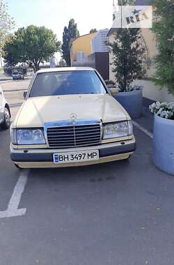 Седан Mercedes-Benz E-Class 1990 в Черноморске