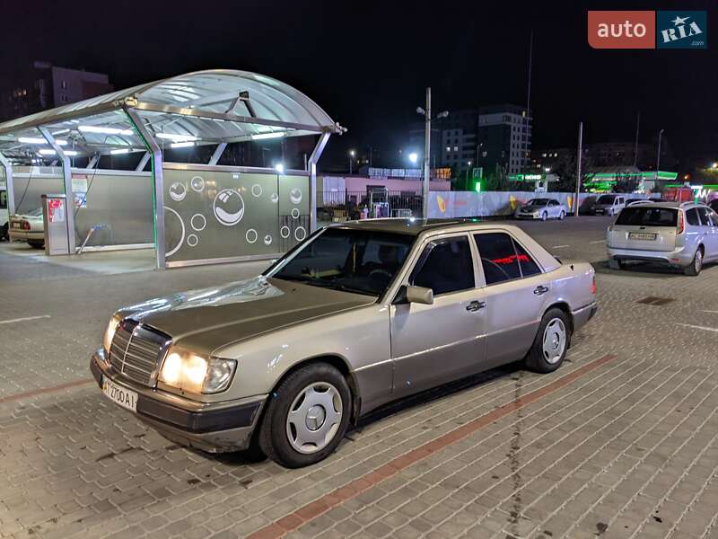 Седан Mercedes-Benz E-Class 1993 в Івано-Франківську