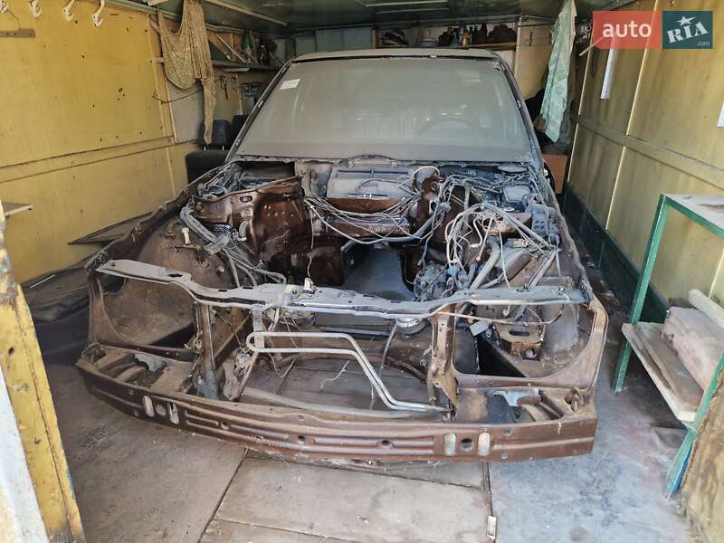Седан Mercedes-Benz E-Class 1989 в 