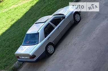 Седан Mercedes-Benz E-Class 1989 в Ивано-Франковске