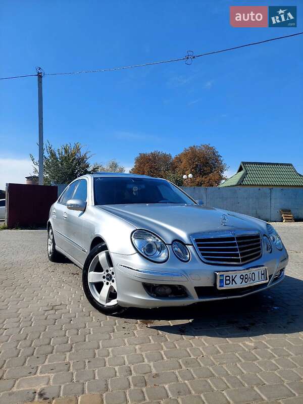 Седан Mercedes-Benz E-Class 2003 в Рокитному