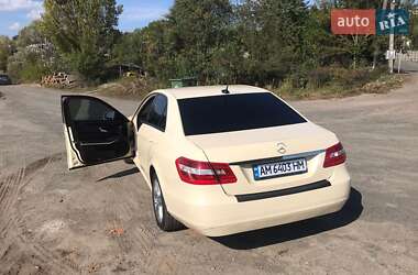 Седан Mercedes-Benz E-Class 2012 в Пулинах