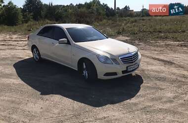 Седан Mercedes-Benz E-Class 2012 в Пулинах