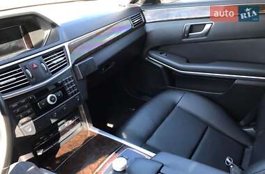 Седан Mercedes-Benz E-Class 2012 в Пулинах