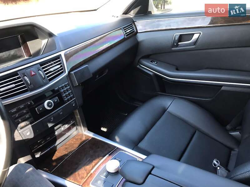 Седан Mercedes-Benz E-Class 2012 в Пулинах