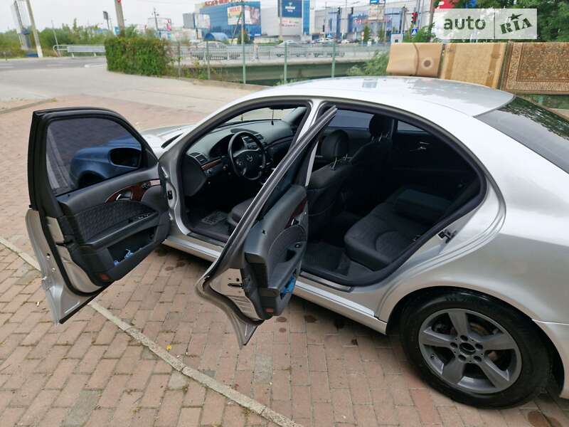 Седан Mercedes-Benz E-Class 2004 в Чернівцях